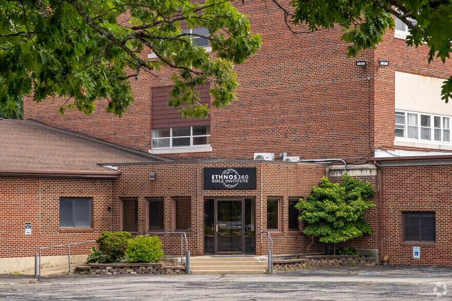 More Photos Of 1210 E Michigan Ave, Jackson Medical For Sale