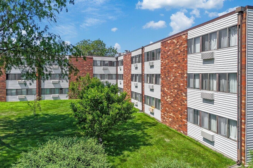 More Photos Of 704 E Mapleleaf Dr, Mount Pleasant Apartments For Sale