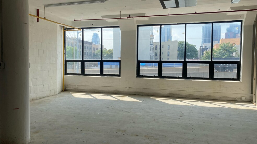 More Photos Of 394 McGuinness Blvd, Brooklyn Warehouse For Lease