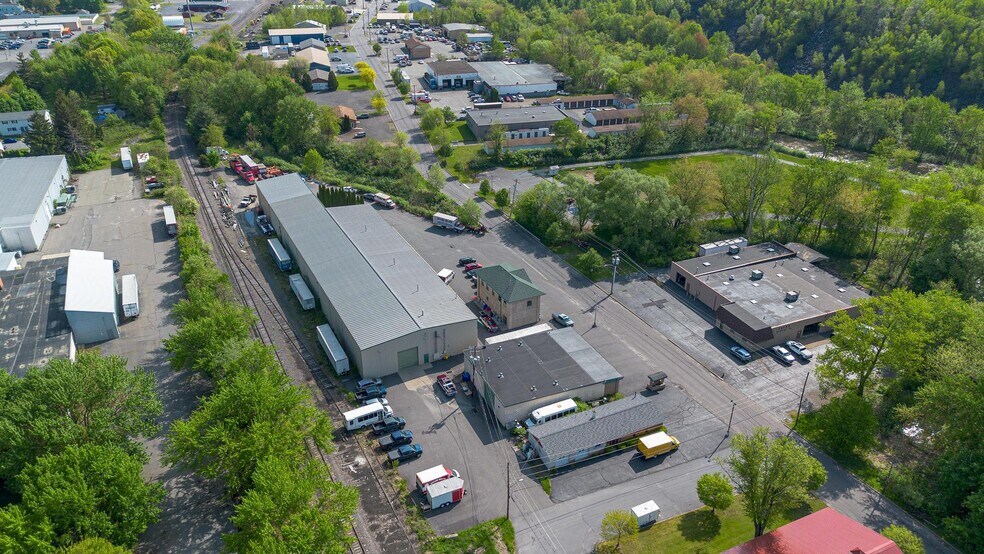 More Photos Of 807 Enterprise St, Dickson City Warehouse For Lease