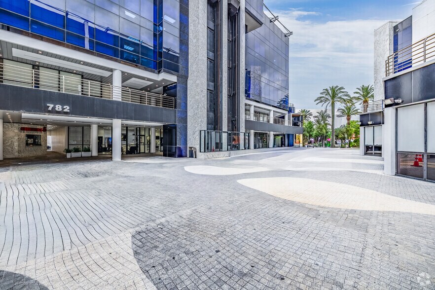 More Photos Of 780-782 NW 42nd Ave, Miami Office For Lease
