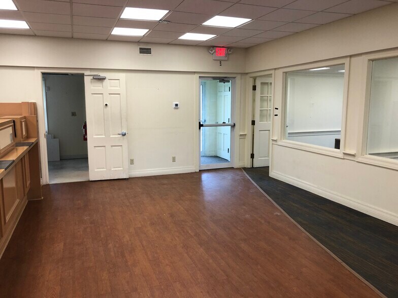 More Photos Of 327 E 3rd St, Uhrichsville Bank For Sale