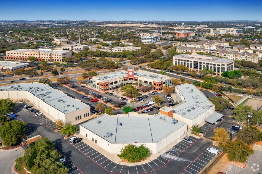 More Photos Of 700 E Sonterra Blvd, San Antonio Unknown For Lease