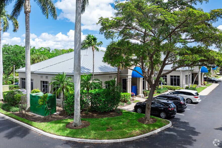 More Photos Of 870 111th Ave N, Naples Medical For Lease