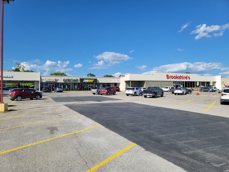 More Photos Of 1510-1532 Highway 59 N, Bowie Unknown For Lease