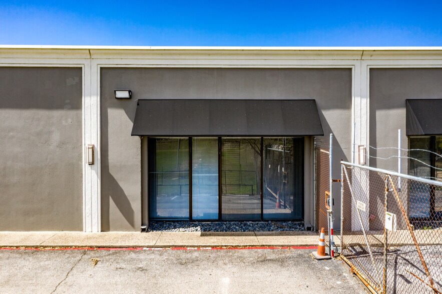 More Photos Of 3700 Fredericksburg Rd, San Antonio General Retail For Lease