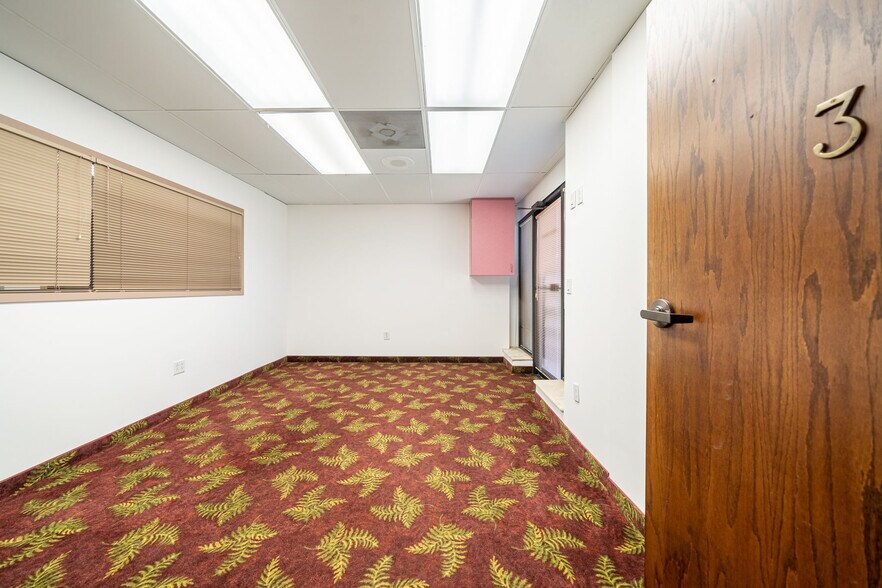 More Photos Of 1080 Caroline Dr, Washington Office For Sale