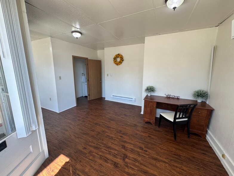 More Photos Of 47 W Main St, Mascoutah Office For Lease