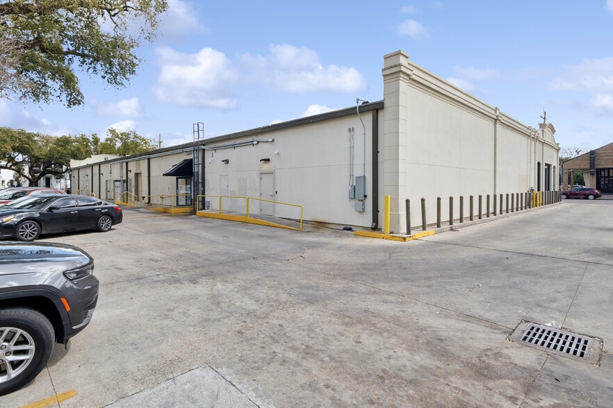 More Photos Of 2801 Magazine St, New Orleans Freestanding For Sale