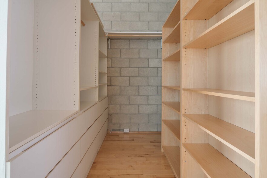 More Photos Of 717 N Highland Ave, Los Angeles Flex For Sale