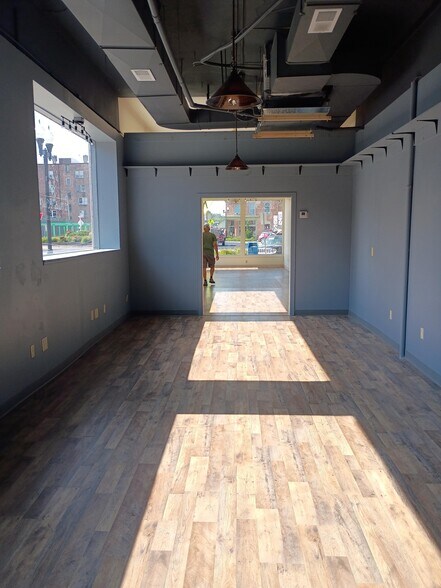 More Photos Of 40 Monument Sq, Urbana Storefront Retail Office For Lease