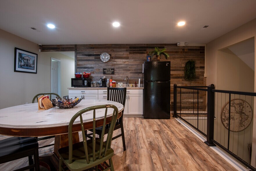 More Photos Of 12 Boardwalk Pl, Seneca Medical For Lease