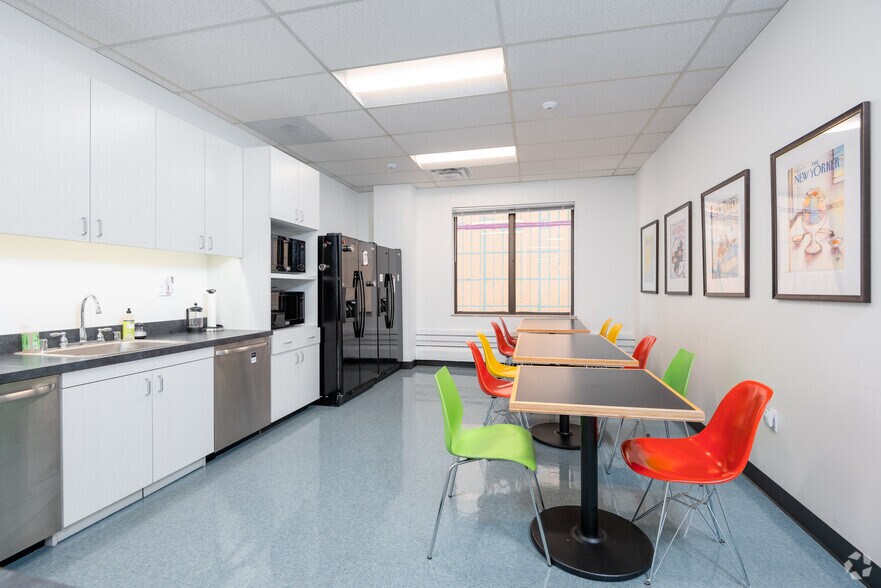 More Photos Of 2200 6th Ave, Seattle Office For Lease