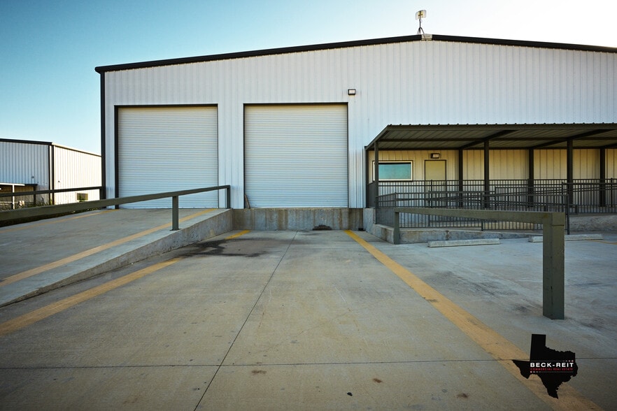 More Photos Of 12955 WRIGHT, Creedmoor Warehouse For Lease