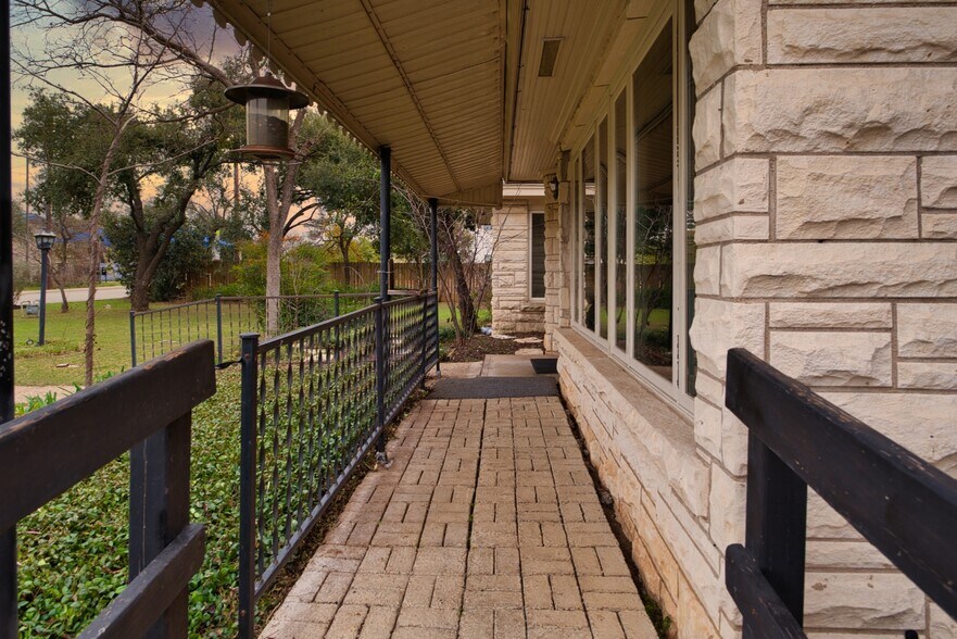 More Photos Of 508 N Lee St, Round Rock Office For Sale