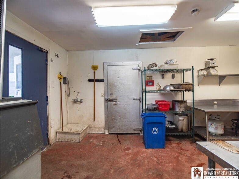 More Photos Of 188 S Erie St, Mayville Restaurant For Lease