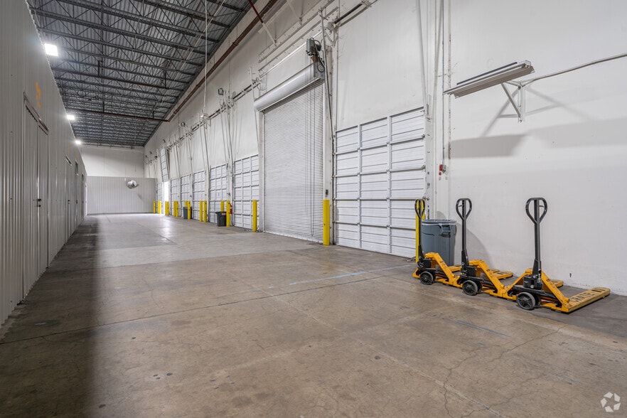 More Photos Of 7250 W 43rd St, Houston Warehouse For Lease