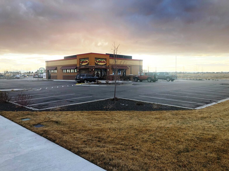 More Photos Of 817-821 N Meridian Rd, Kuna Freestanding For Lease