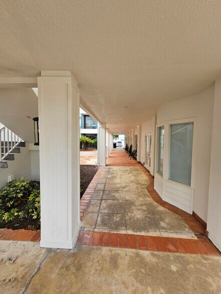 More Photos Of 218-384 Wilshire Blvd, Casselberry Office For Lease