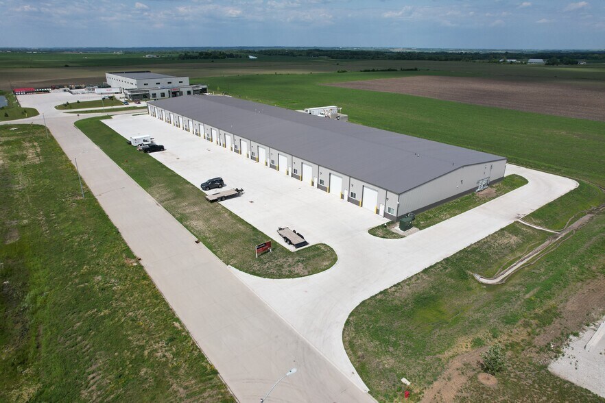 More Photos Of 1311 NW Laurel St, Elkhart Truck Terminal For Lease