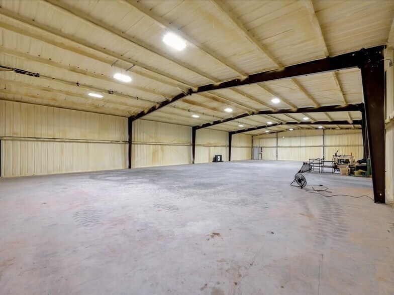 More Photos Of 1807 Webber Lufkin TX 75904 st, Lufkin Warehouse For Lease