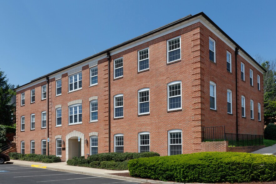 More Photos Of 4301 50th St NW, Washington Office For Lease