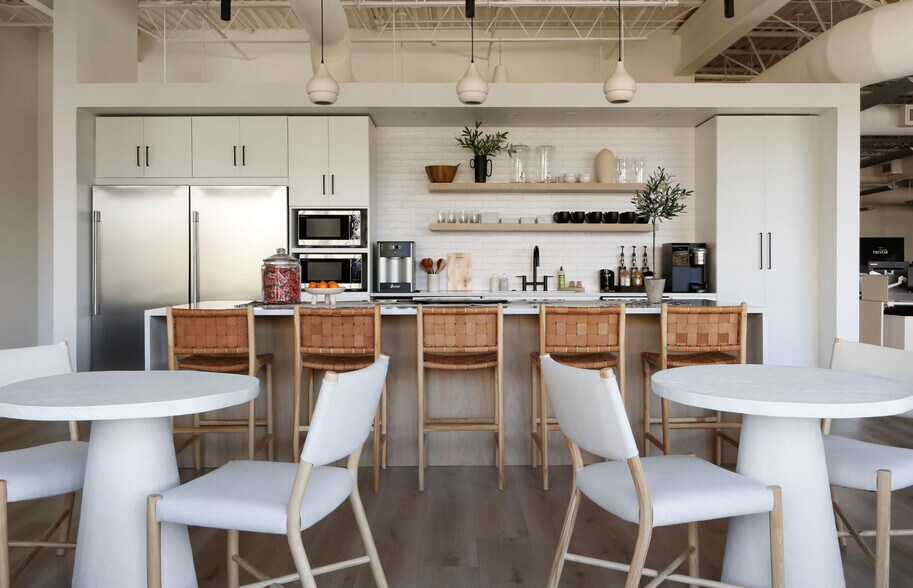 More Photos Of 55 Music Sq W, Nashville Office For Sale