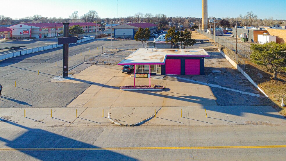 More Photos Of 12007 N I-35 Service Rd, Oklahoma City Service Station For Lease