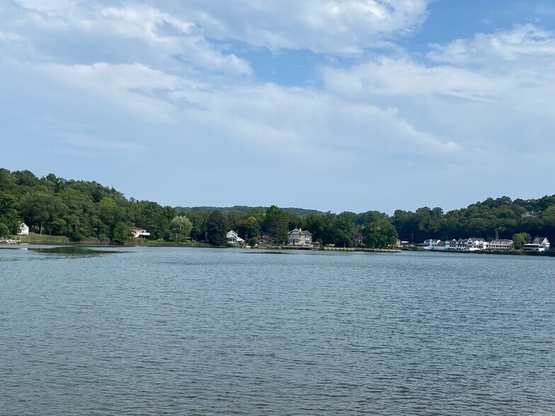 More Photos Of 12 Little Neck Rd, Centerport Storefront Retail Office For Lease