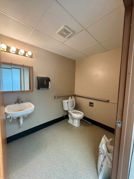 More Photos Of 2839 E Frontage Rd, Abrams Office For Lease