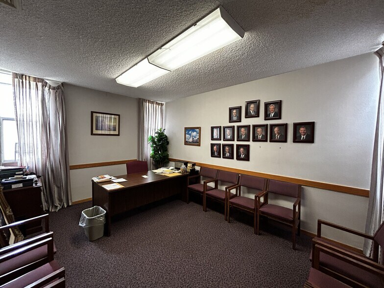 More Photos Of 5520 Topeka Dr, Tarzana Specialty For Sale