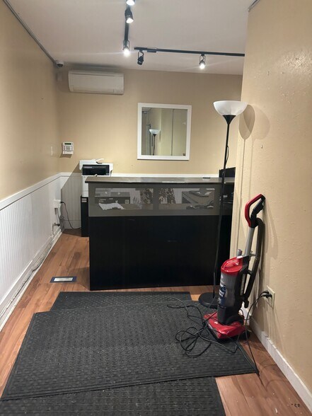 More Photos Of 15350 NE Sandy Blvd, Portland Office Residential For Sale