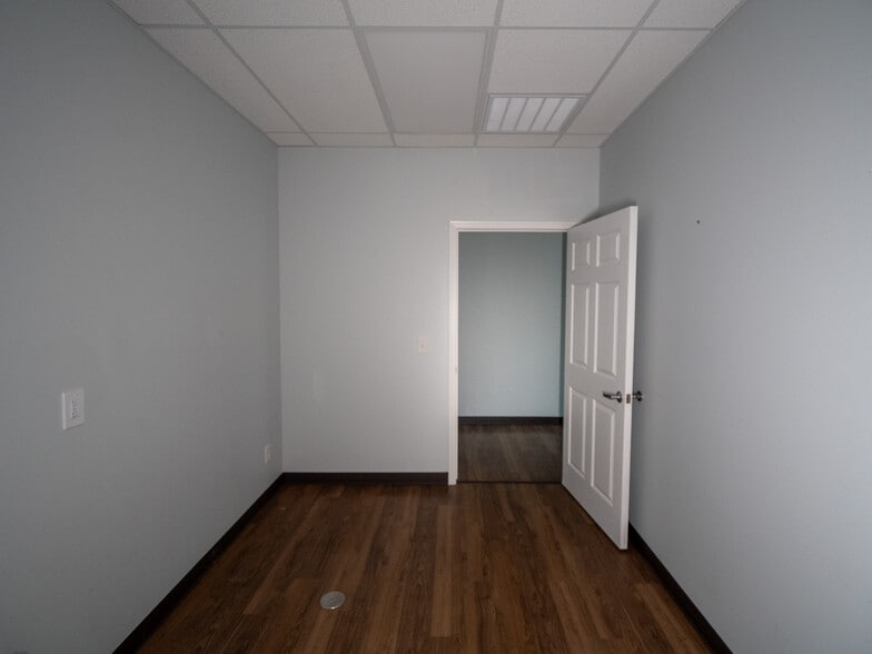 More Photos Of 1654-1664 S Choctaw Rd, Choctaw Freestanding For Lease