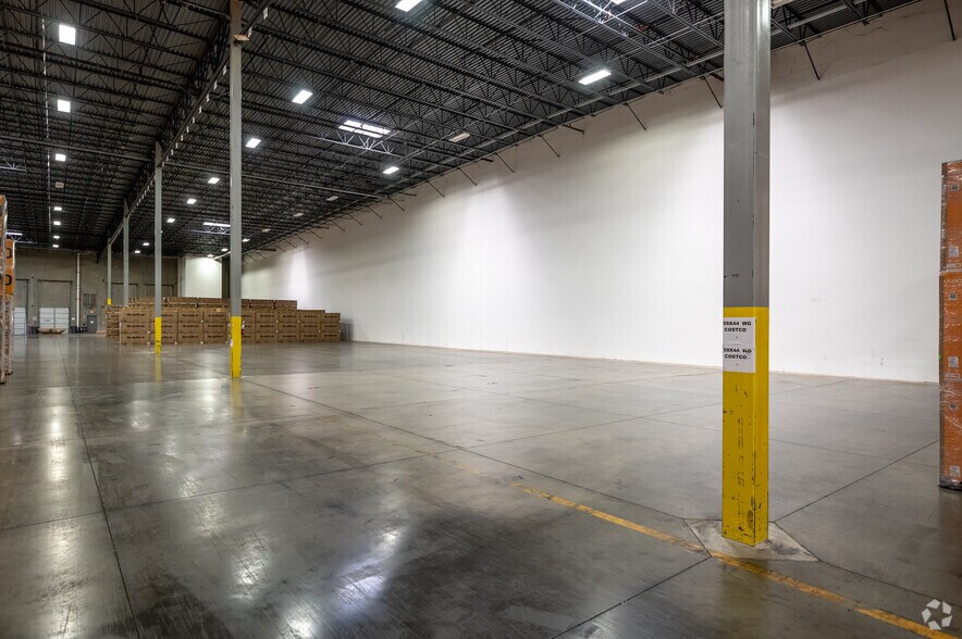 More Photos Of 2250 Lion Country Pky, Grand Prairie Distribution For Lease