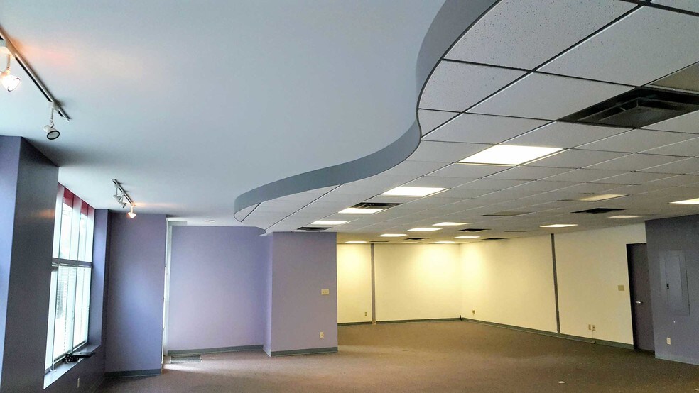 More Photos Of 840 S Calhoun St, Fort Wayne Parking Garage For Lease