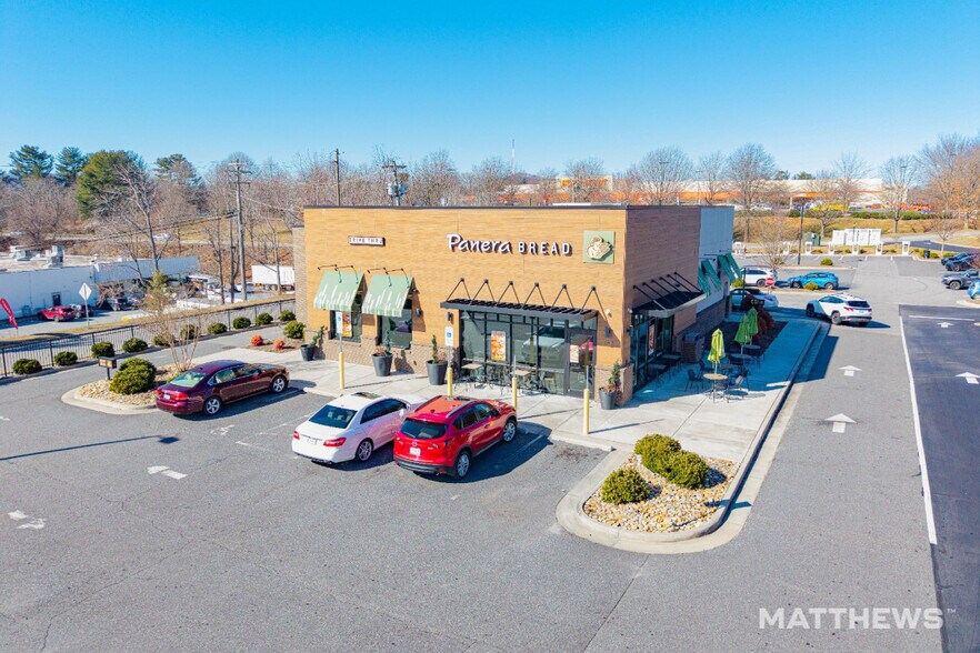 Primary Photo Of 160 Coolridge St, Hendersonville Fast Food For Sale