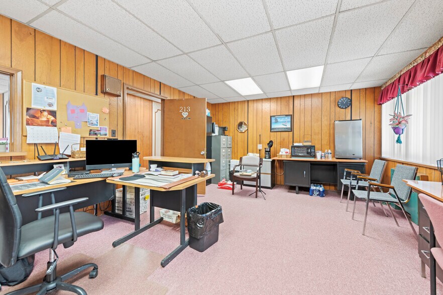 More Photos Of 28475 Greenfield Rd, Southfield Office For Sale