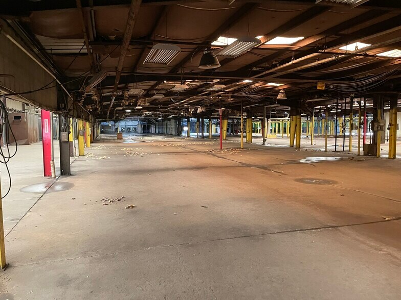 More Photos Of 1801 E College Ave, Mcalester Manufacturing For Lease