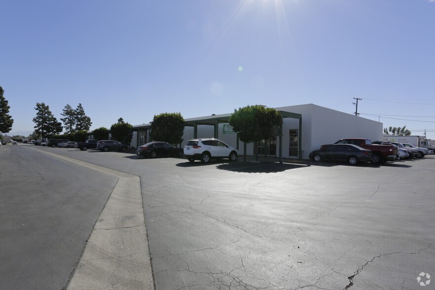 More Photos Of 16131 Gothard St, Huntington Beach Light Manufacturing For Lease