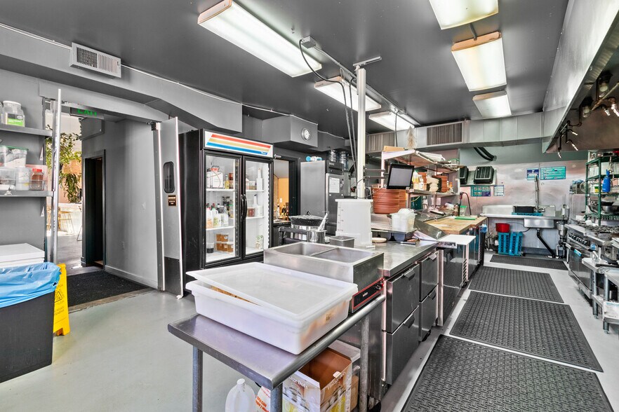 More Photos Of 2703 NE Alberta St, Portland Restaurant For Sale