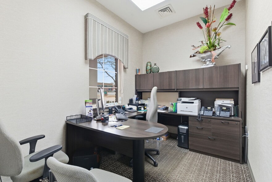 More Photos Of 2104 Chesterfield Blvd, Springfield Office For Sale