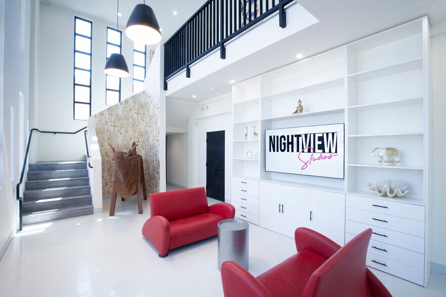 More Photos Of 10824 Burbank Blvd, North Hollywood Warehouse For Lease