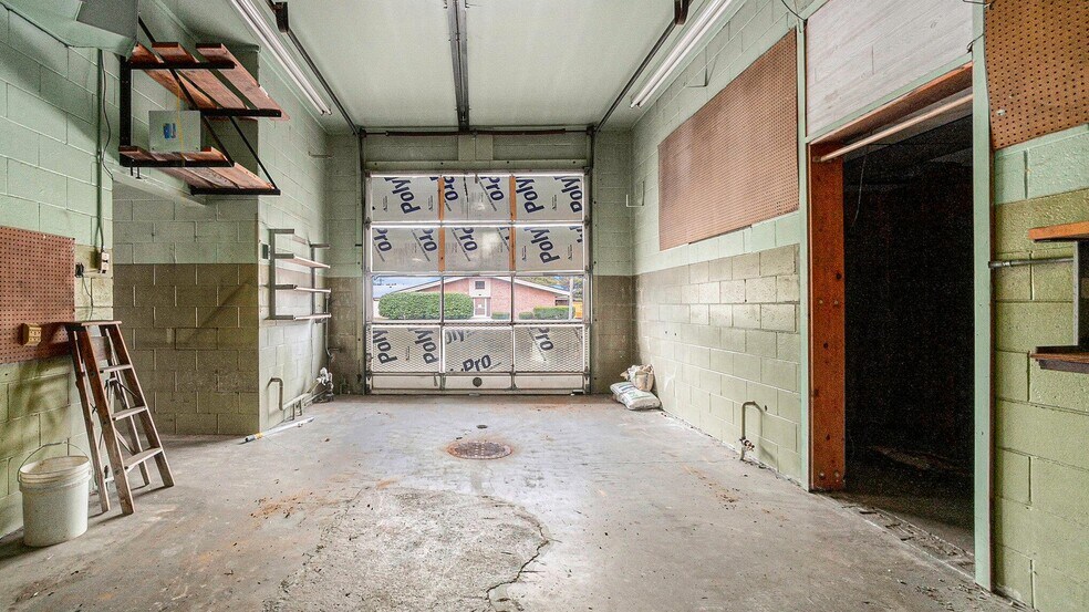More Photos Of 3307 Davenport Ave, Saginaw Auto Repair For Sale