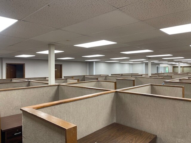 More Photos Of 2700 N Belt Hwy, Saint Joseph Office For Sale