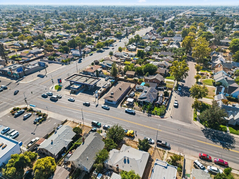 More Photos Of 4584 E Tulare Ave, Fresno Storefront Retail Residential For Sale