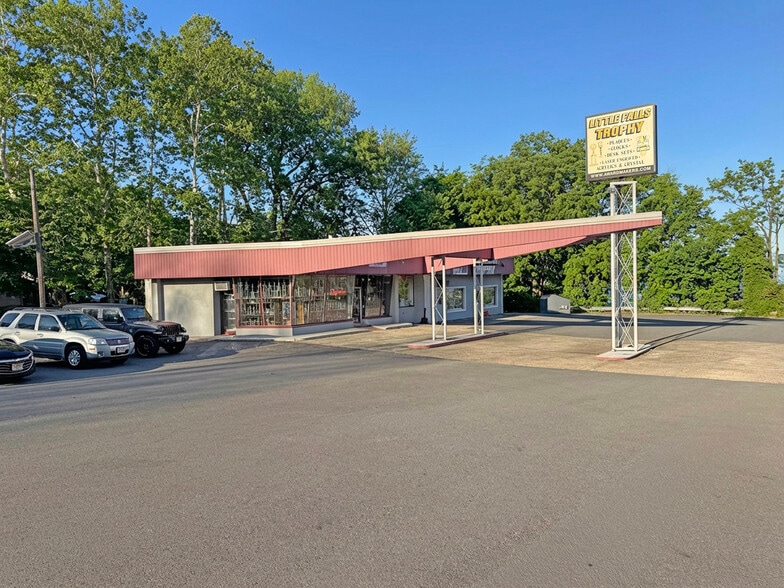 More Photos Of 555 US Highway 46, Little Falls Freestanding For Lease