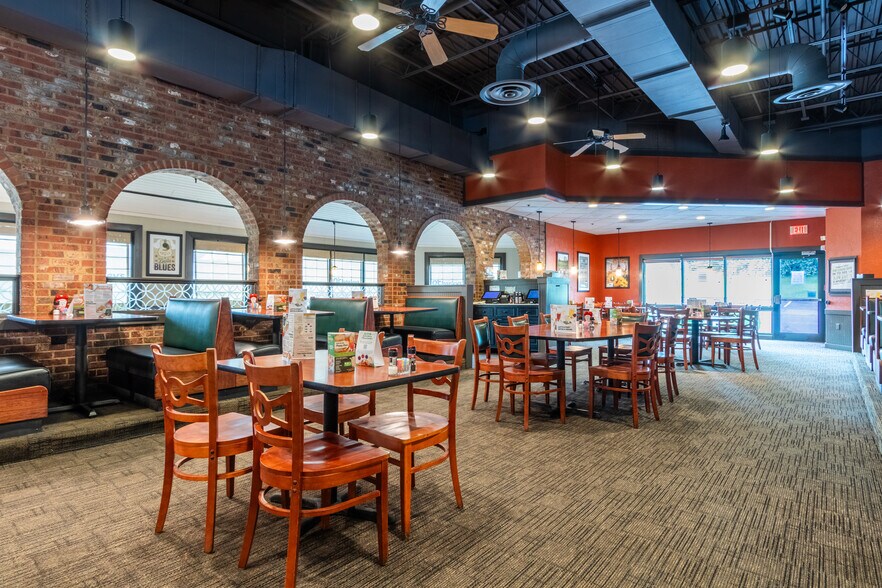 More Photos Of 5075 Crookshank Rd, Cincinnati Restaurant For Sale