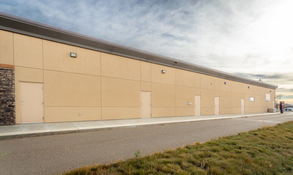 More Photos Of 4304 40 Av, Lloydminster General Retail For Lease