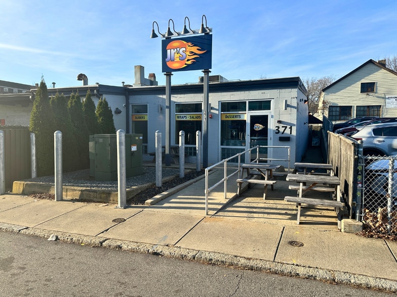 More Photos Of 371 Richmond St, Providence Restaurant For Lease