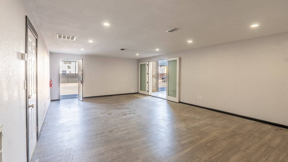 More Photos Of 311 E Saint Elmo Rd, Austin Office For Lease